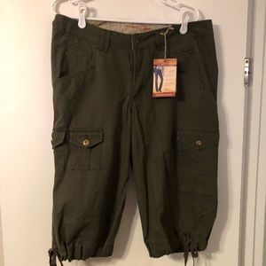 Olive Carpenter Style Capris